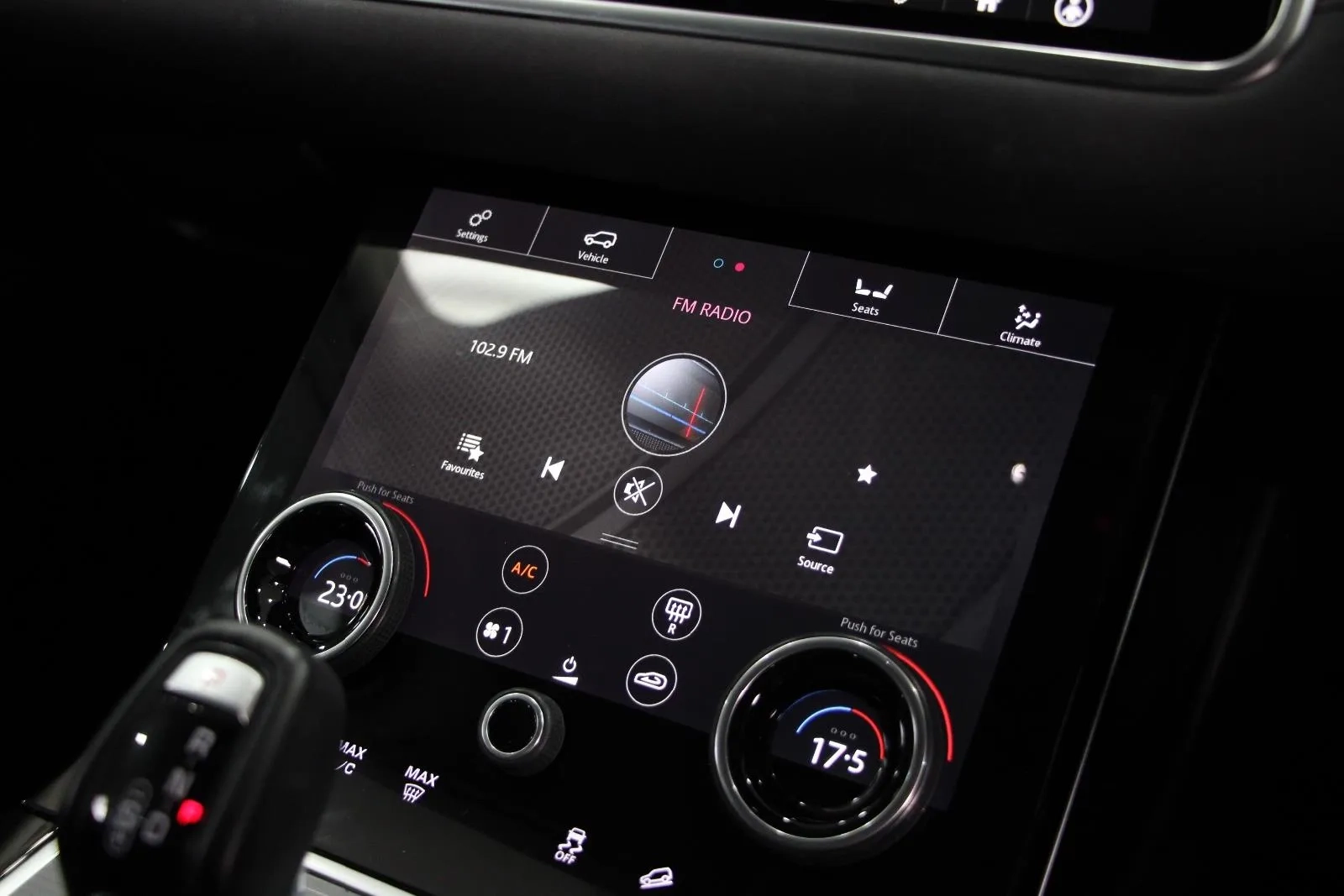 Land Rover-Range Rover Evoque-D180 SE