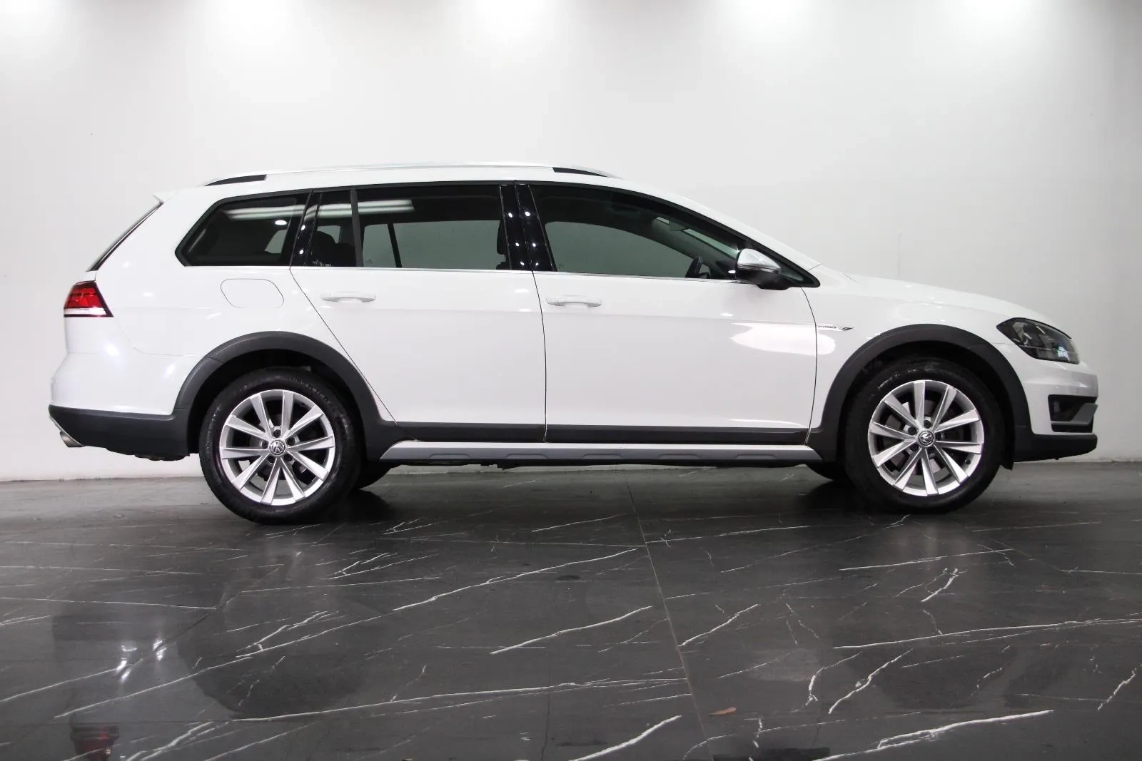 Volkswagen-Golf-Alltrack 132TSI