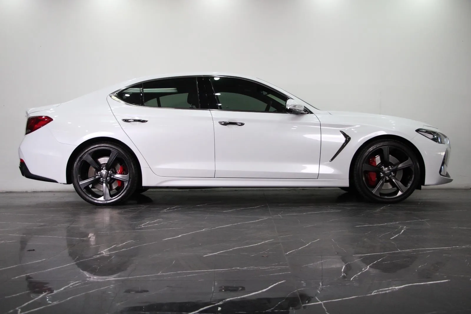 Genesis-G70-Ultimate Sport