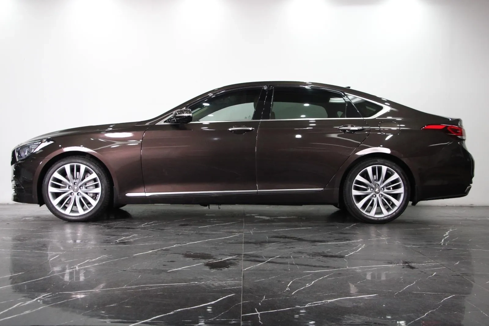 Hyundai-Genesis-Ultimate Pack