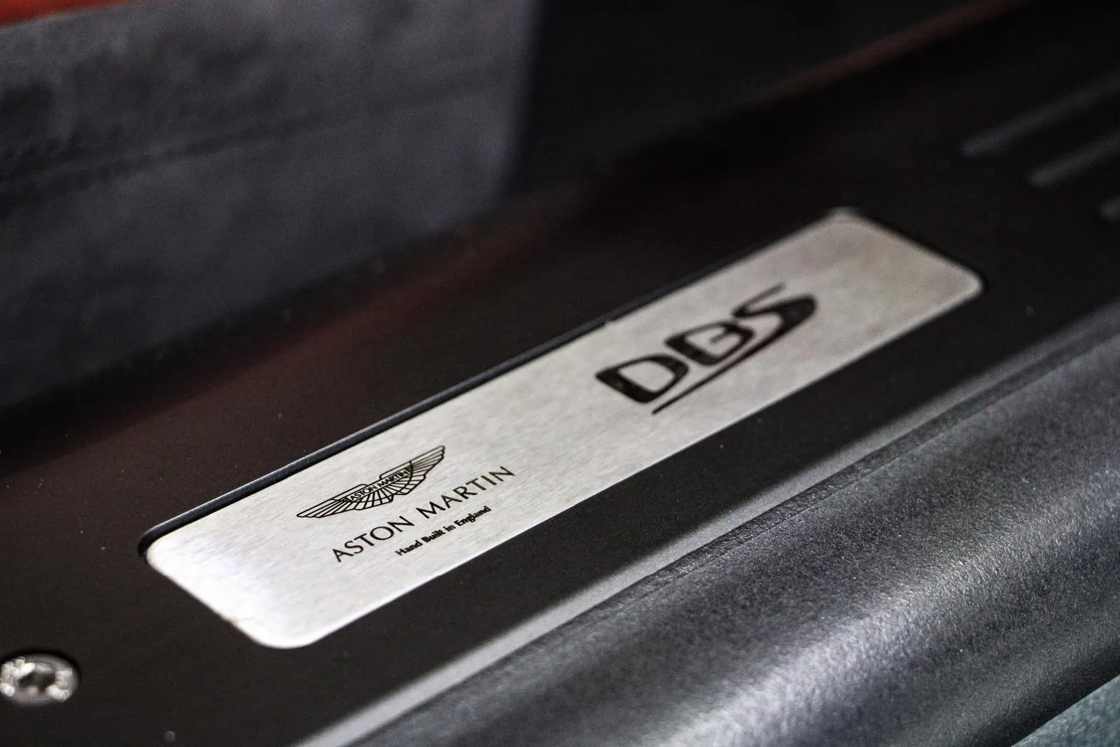 Aston Martin-DBS-Superleggera