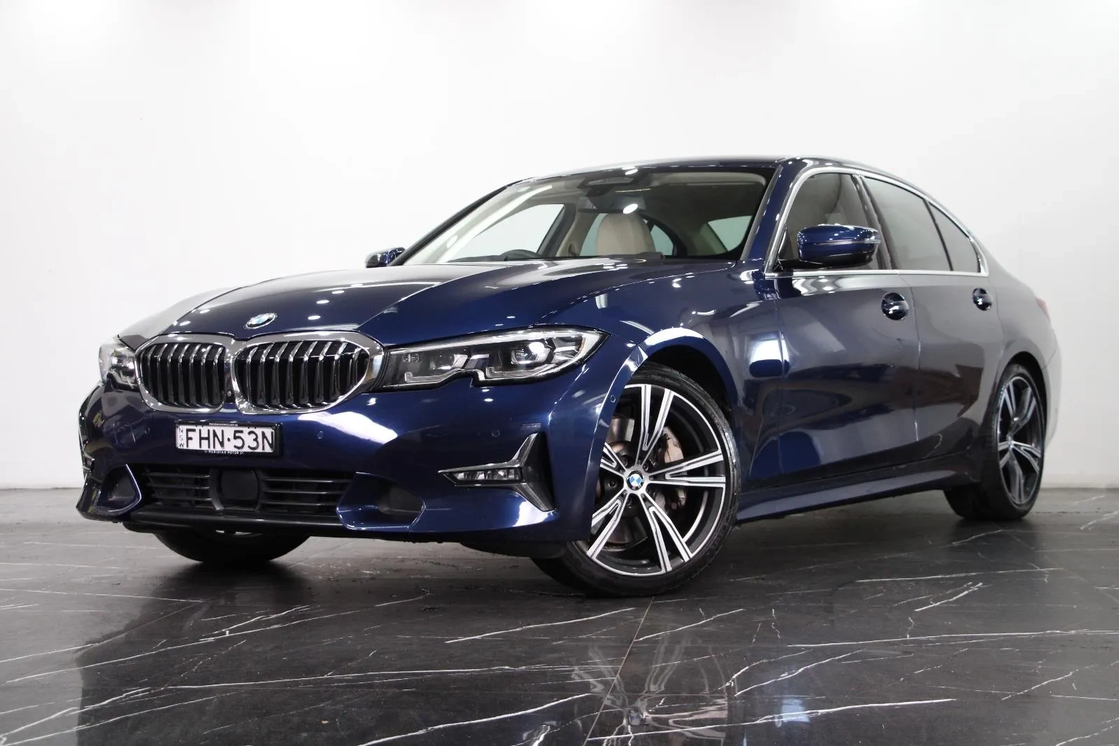 BMW-3 Series-330i Luxury Line