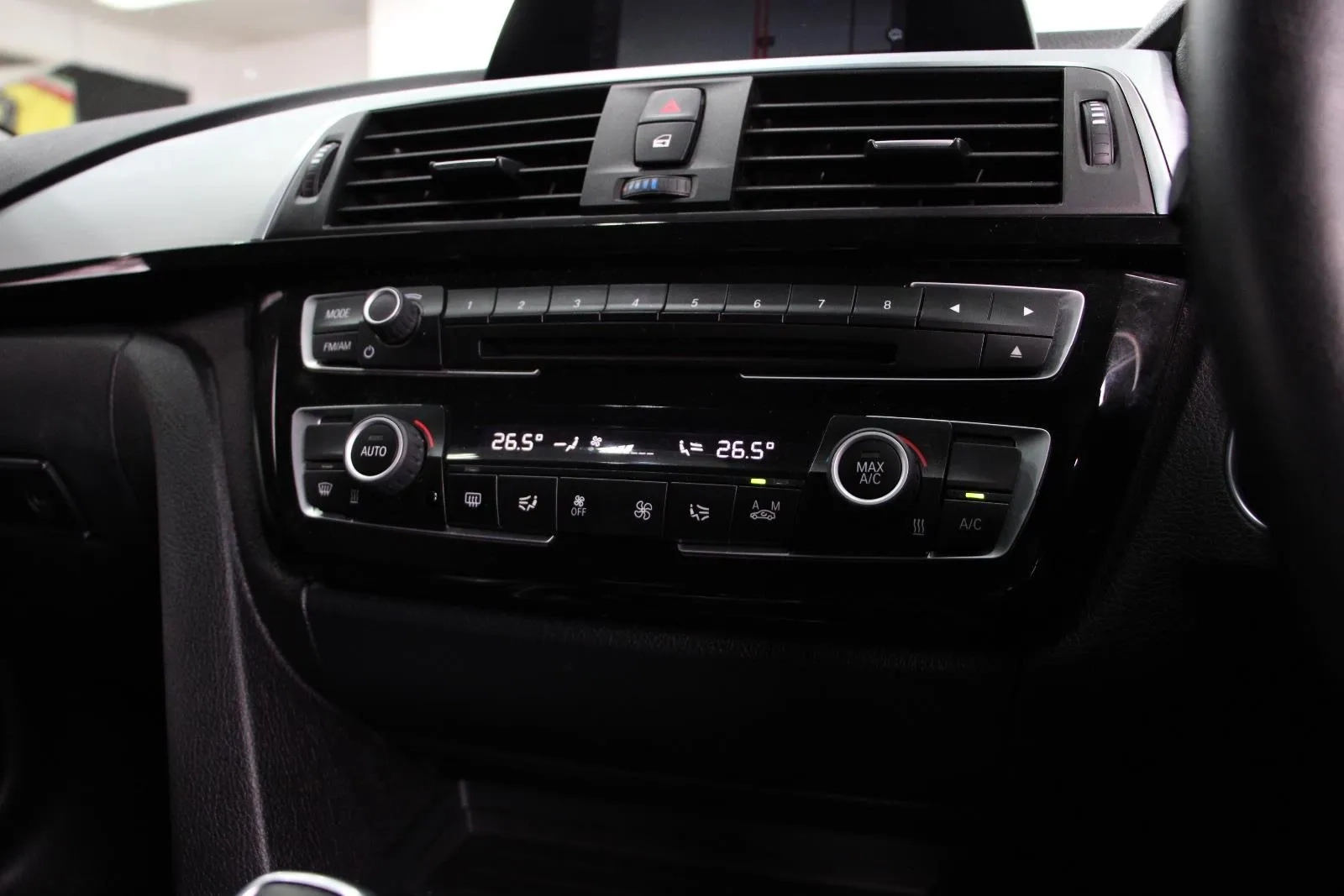 BMW-3 Series-320i Sport Line