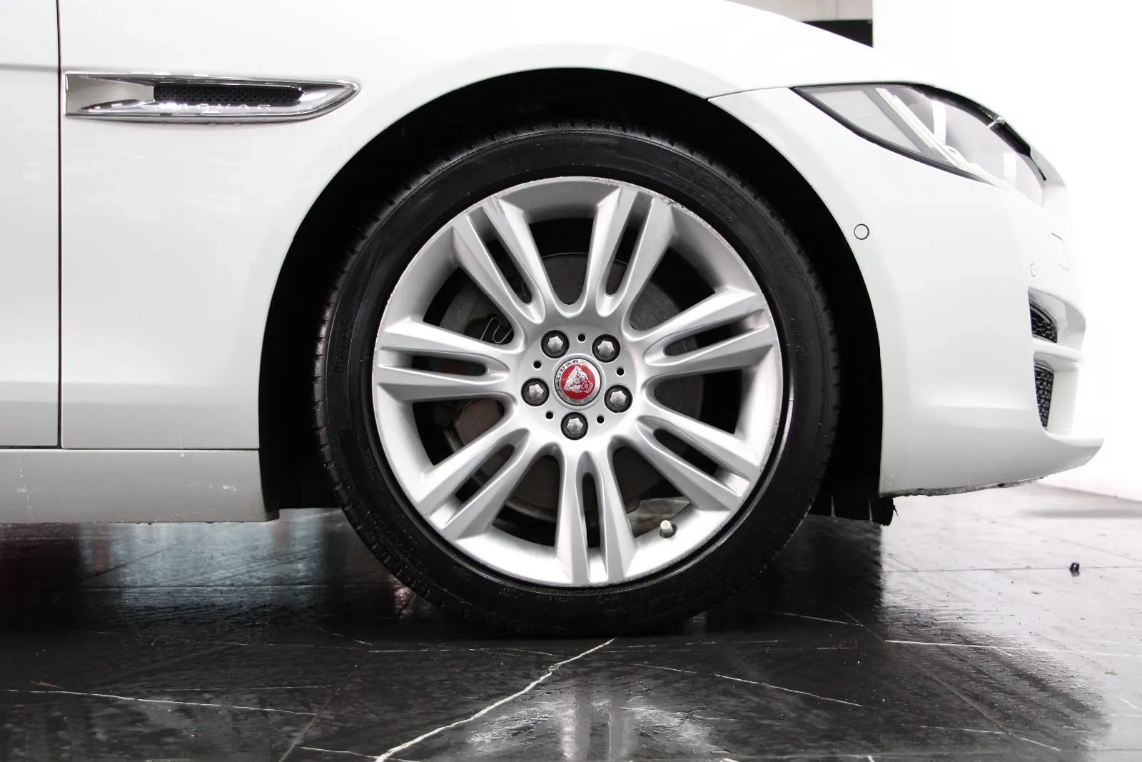 Jaguar-XE-25t Prestige