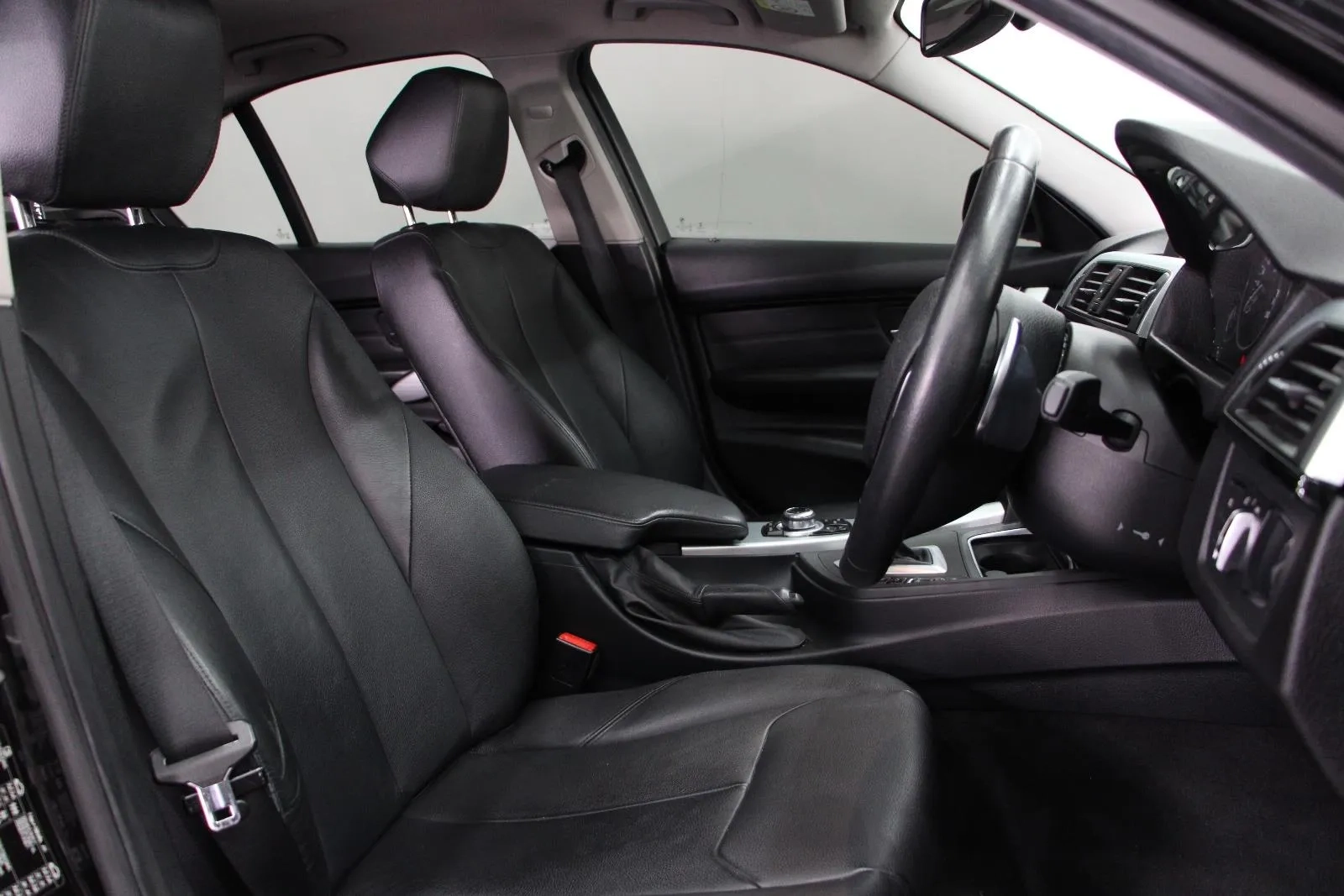 BMW-3 Series-320i Sport Line