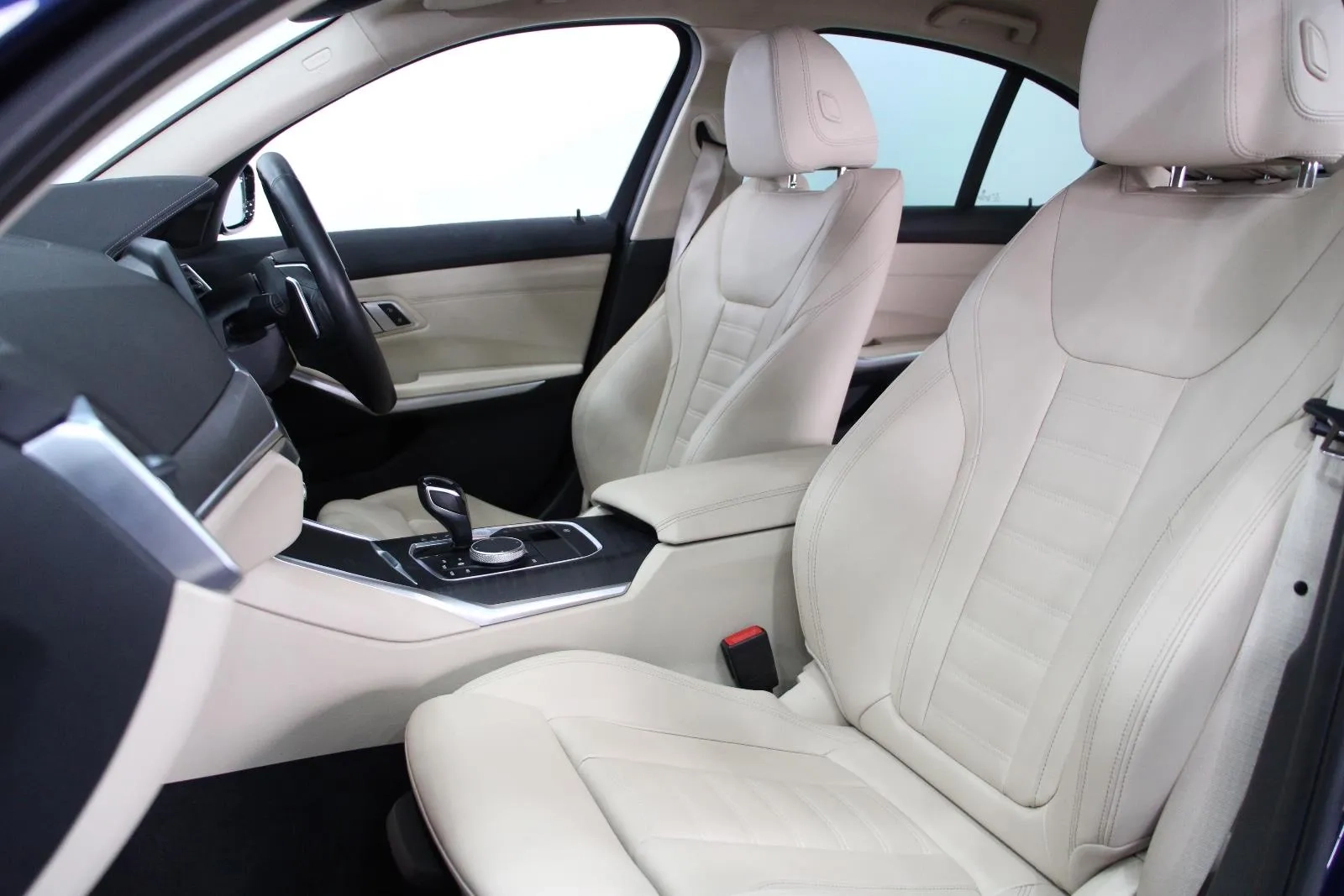 BMW-3 Series-330i Luxury Line