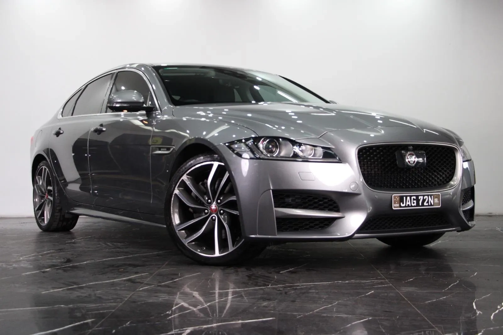 Jaguar-XF-30t R-Sport