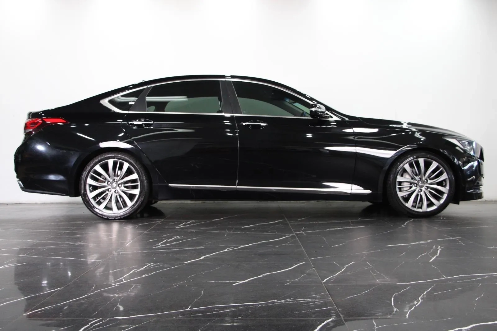 Hyundai-Genesis-Ultimate Pack