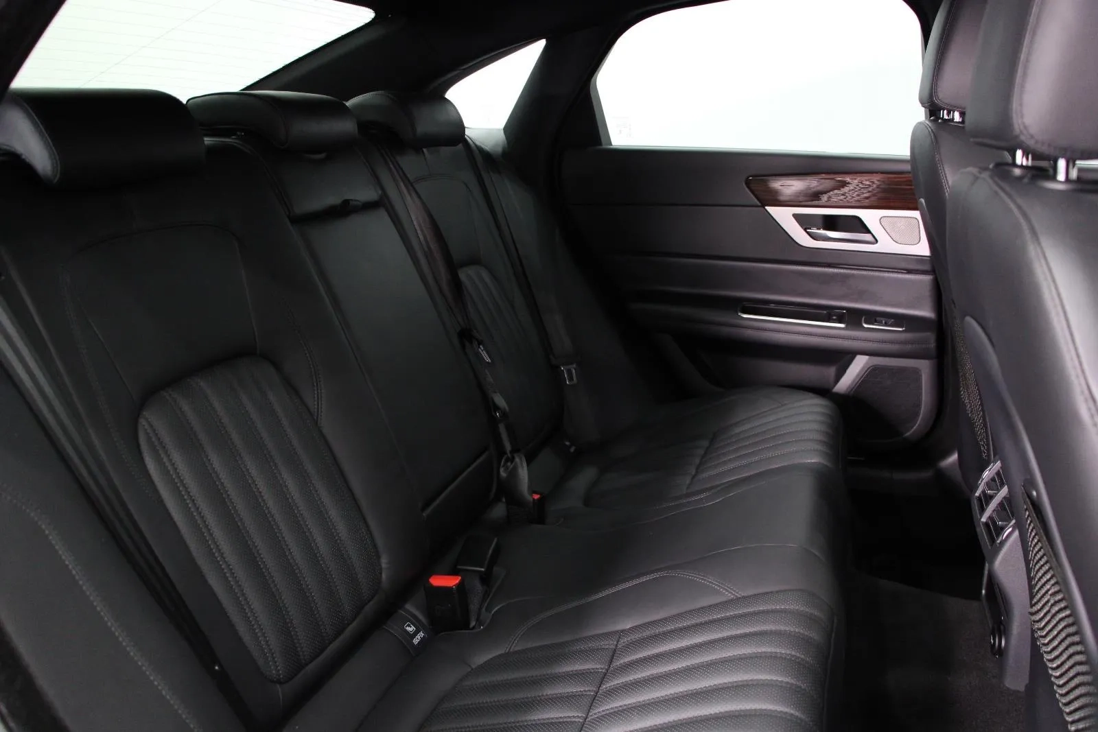 Jaguar-XF-25t Portfolio