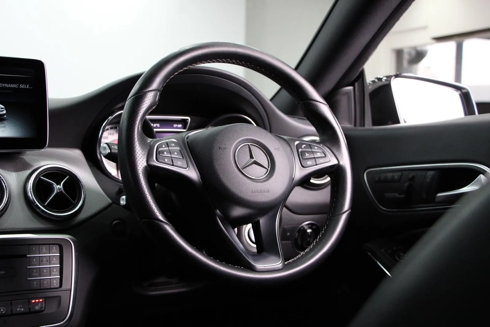 Mercedes-Benz-CLA-Class-CLA200