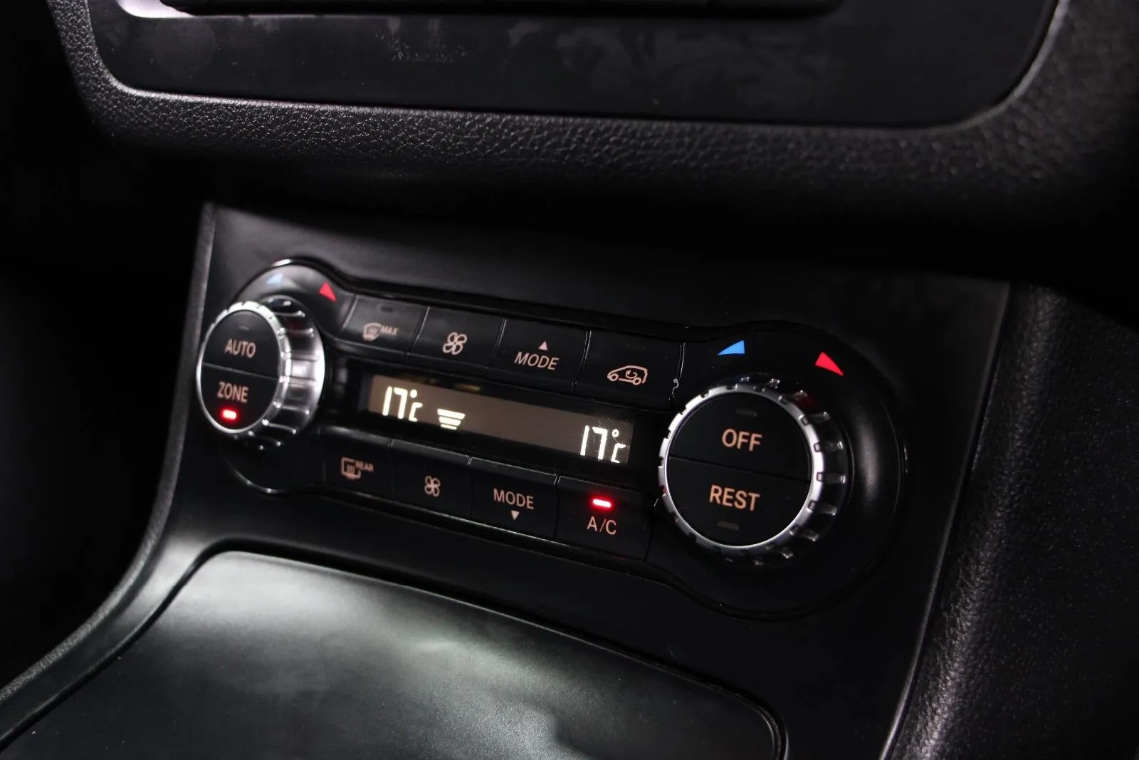 Mercedes-Benz-B-Class-B200