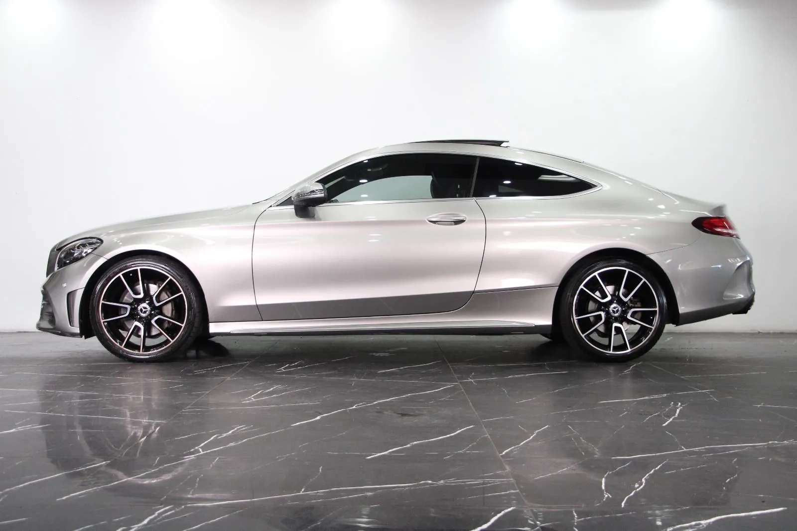 Mercedes-Benz-C-Class-C200