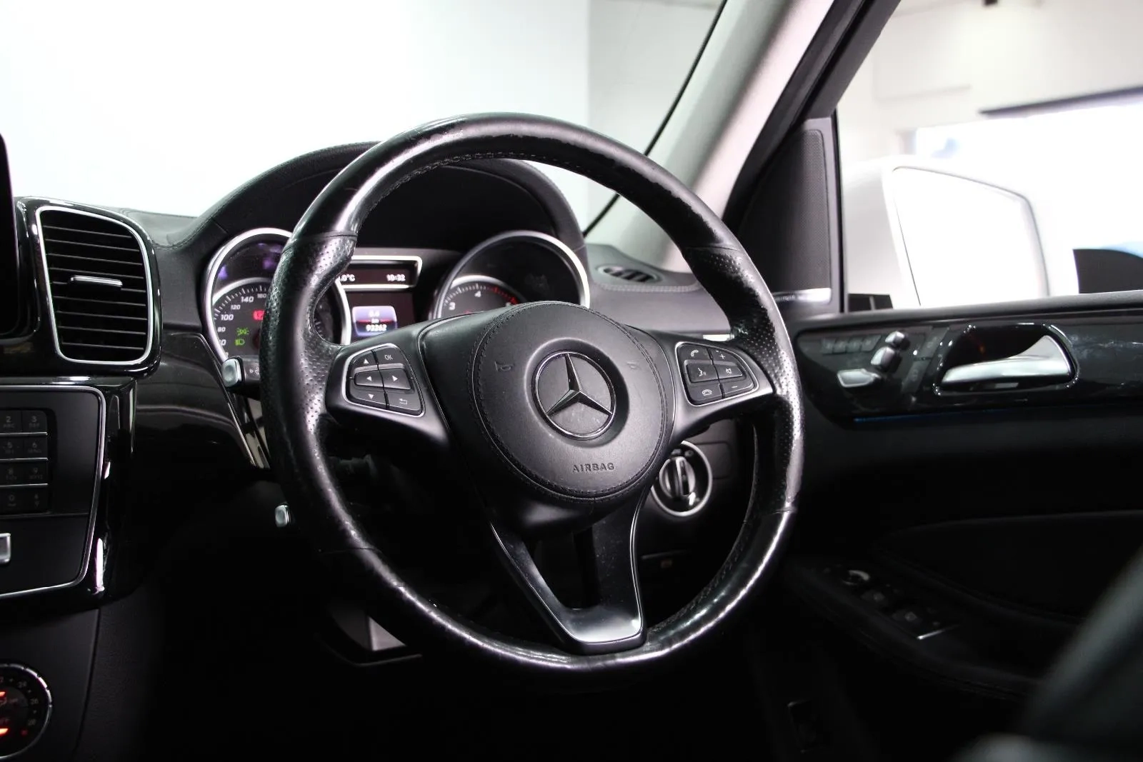 Mercedes-Benz-GLS-Class-GLS350 d