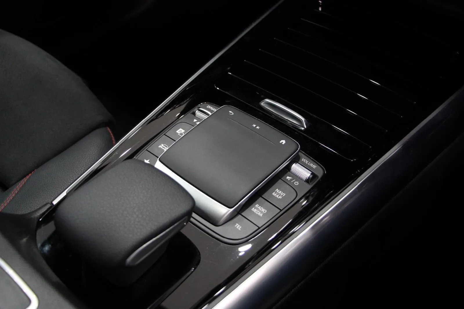 Mercedes-Benz-GLA-Class-GLA200