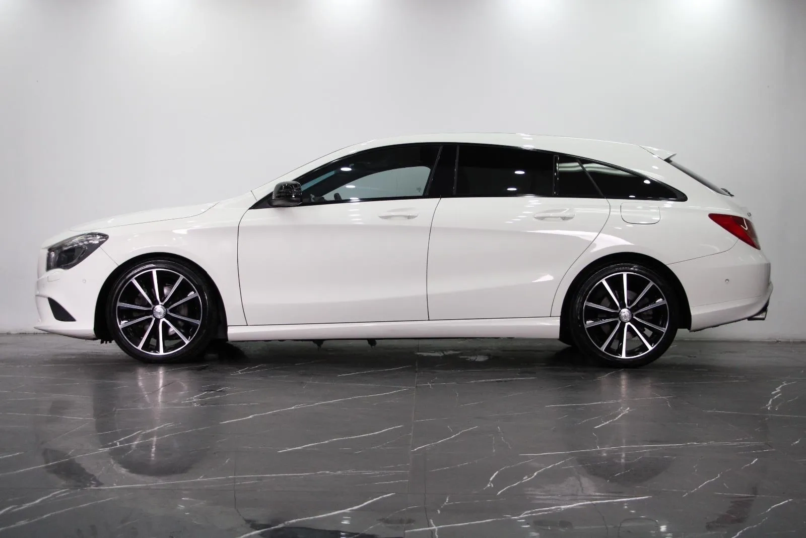 Mercedes-Benz-CLA-Class-CLA200