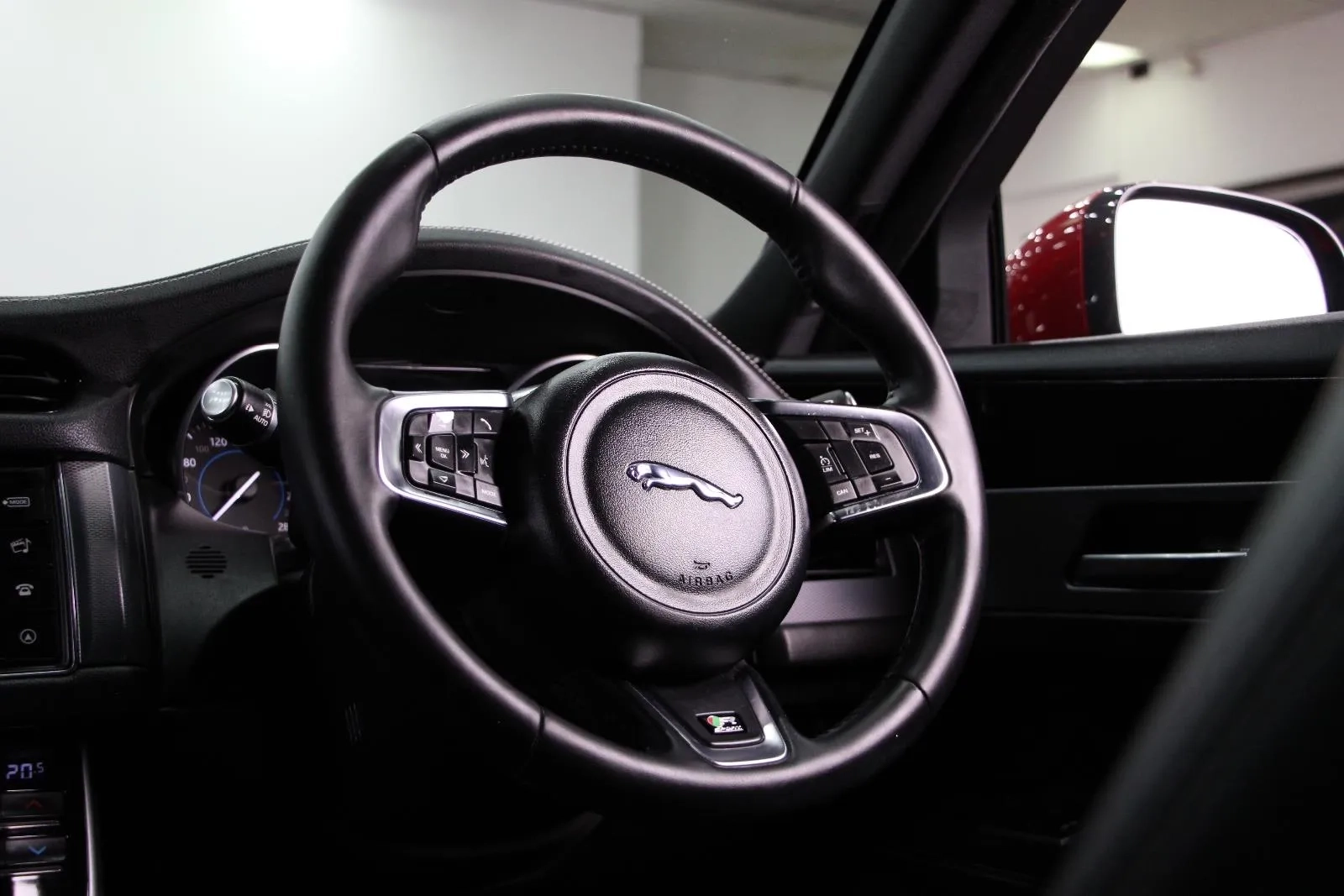 Jaguar-XF-20d R-Sport