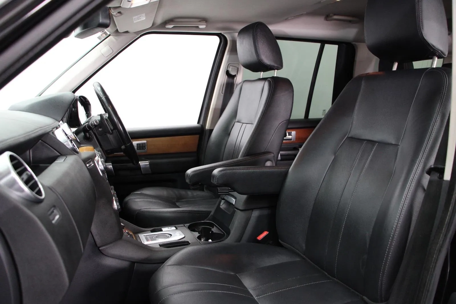 Land Rover-Discovery-SDV6 HSE