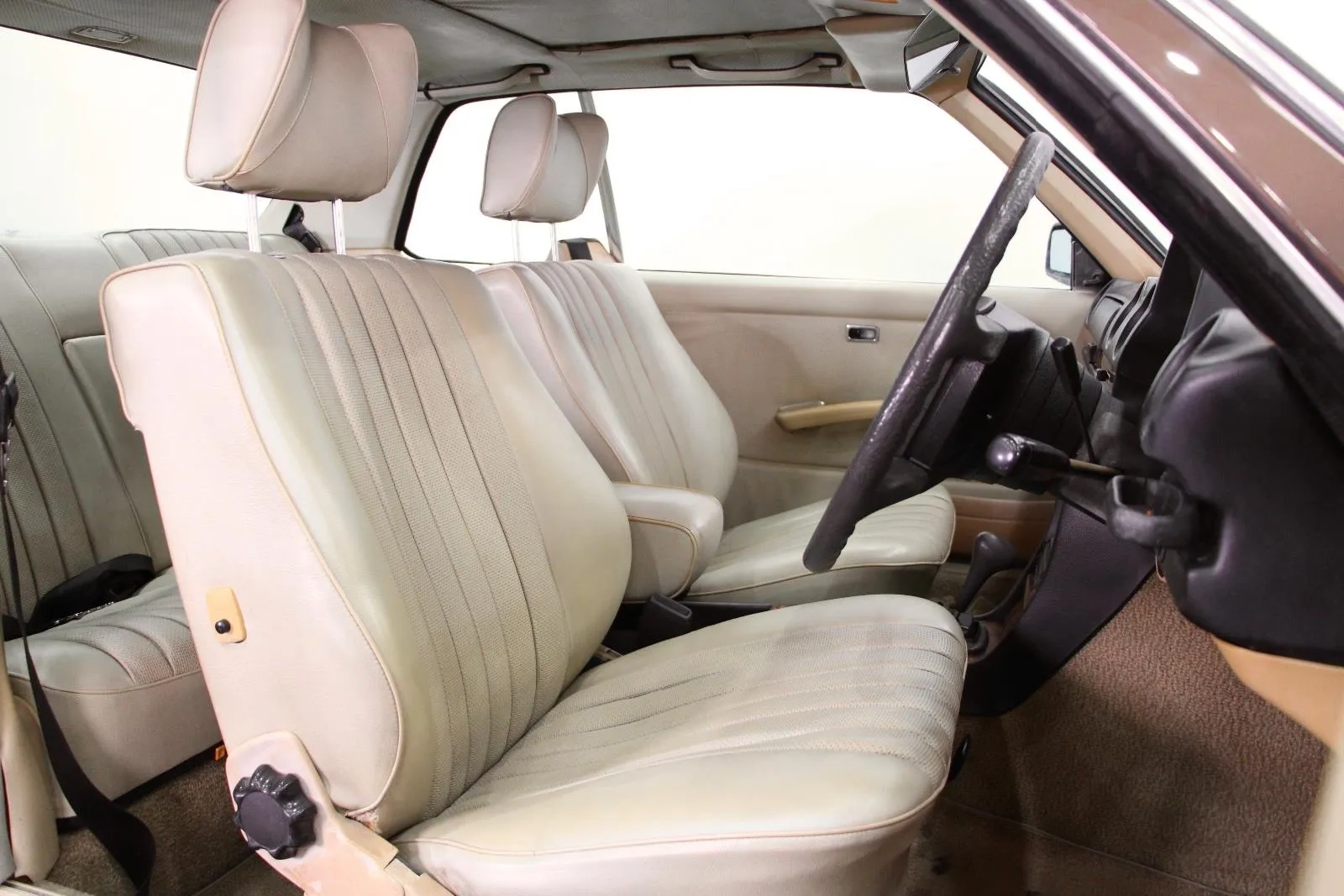 Mercedes-Benz-280CE-