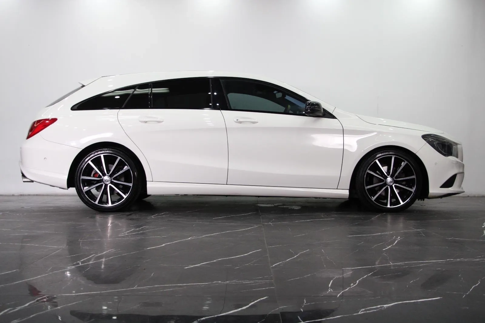 Mercedes-Benz-CLA-Class-CLA200