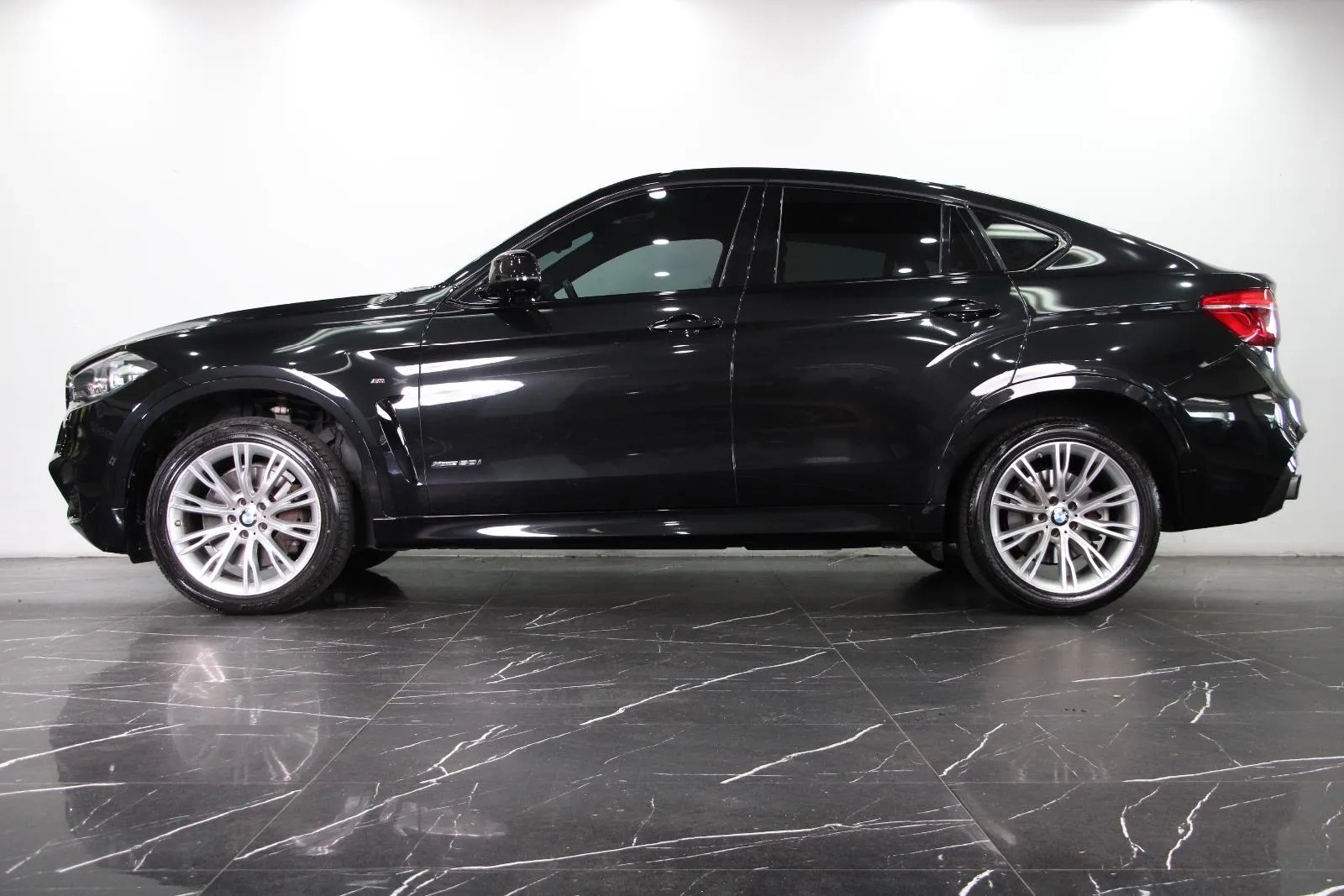BMW-X6-xDrive50i