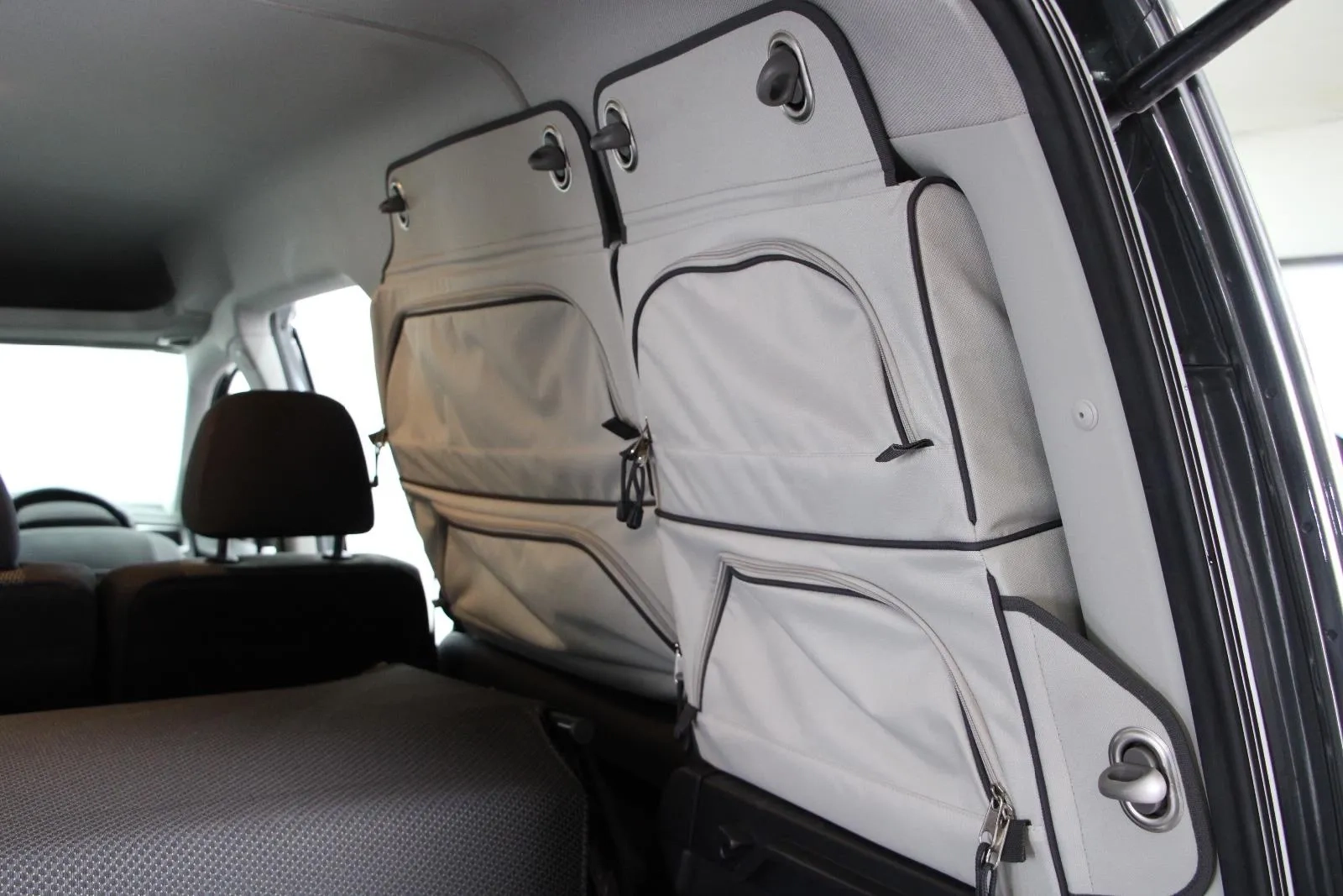 Volkswagen-Caddy-TSI220 Beach