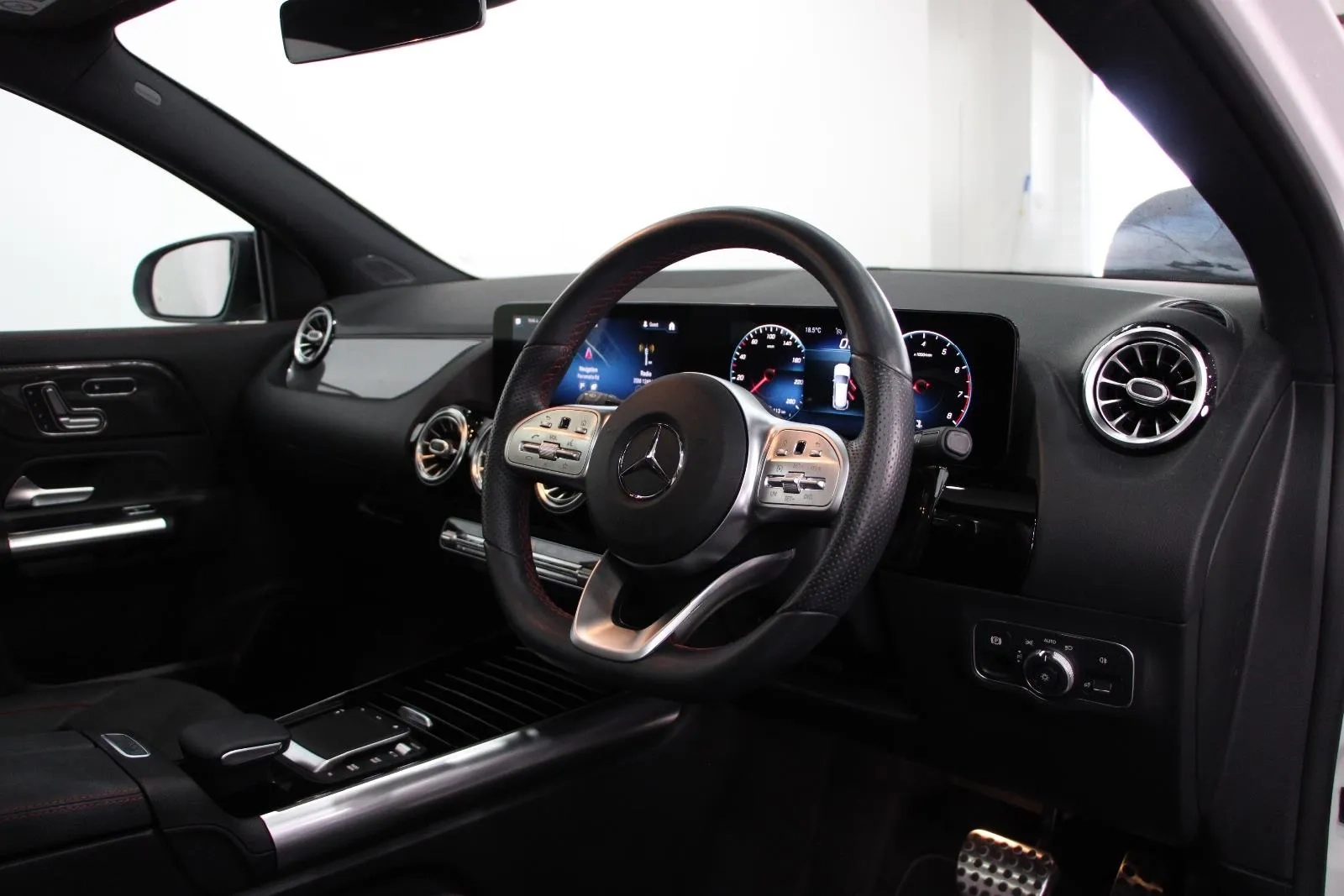 Mercedes-Benz-GLA-Class-GLA200