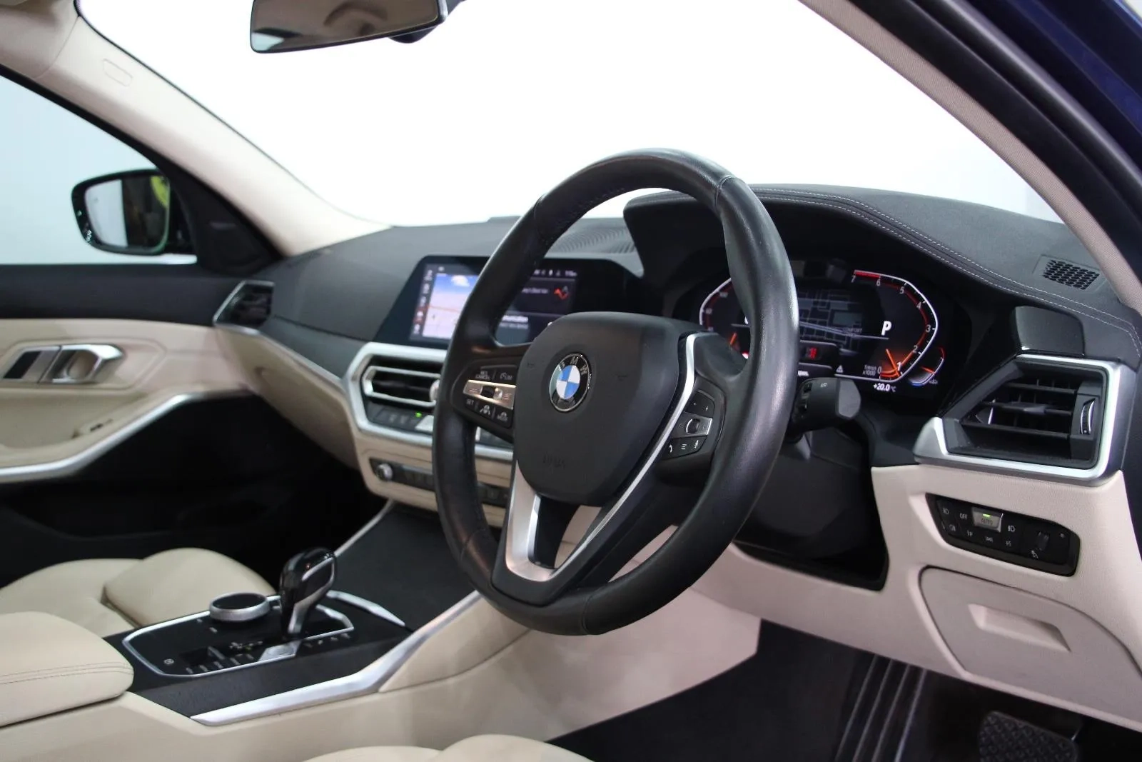 BMW-3 Series-330i Luxury Line