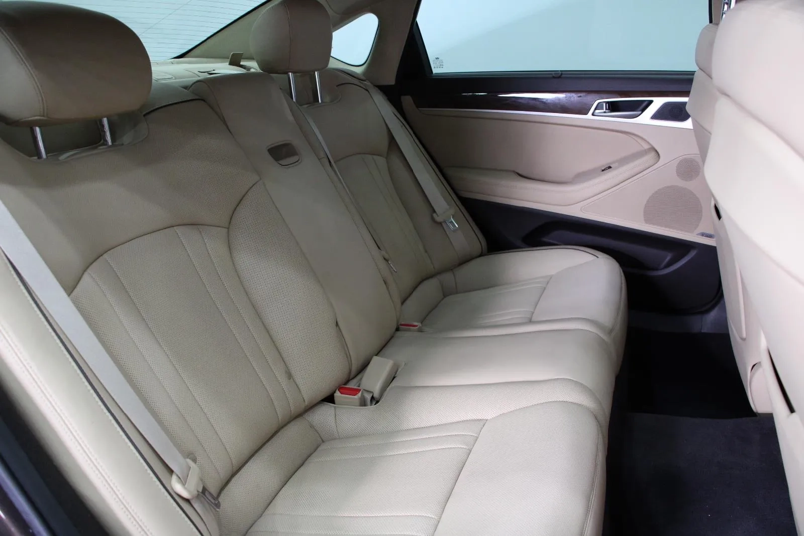 Hyundai-Genesis-Ultimate Pack