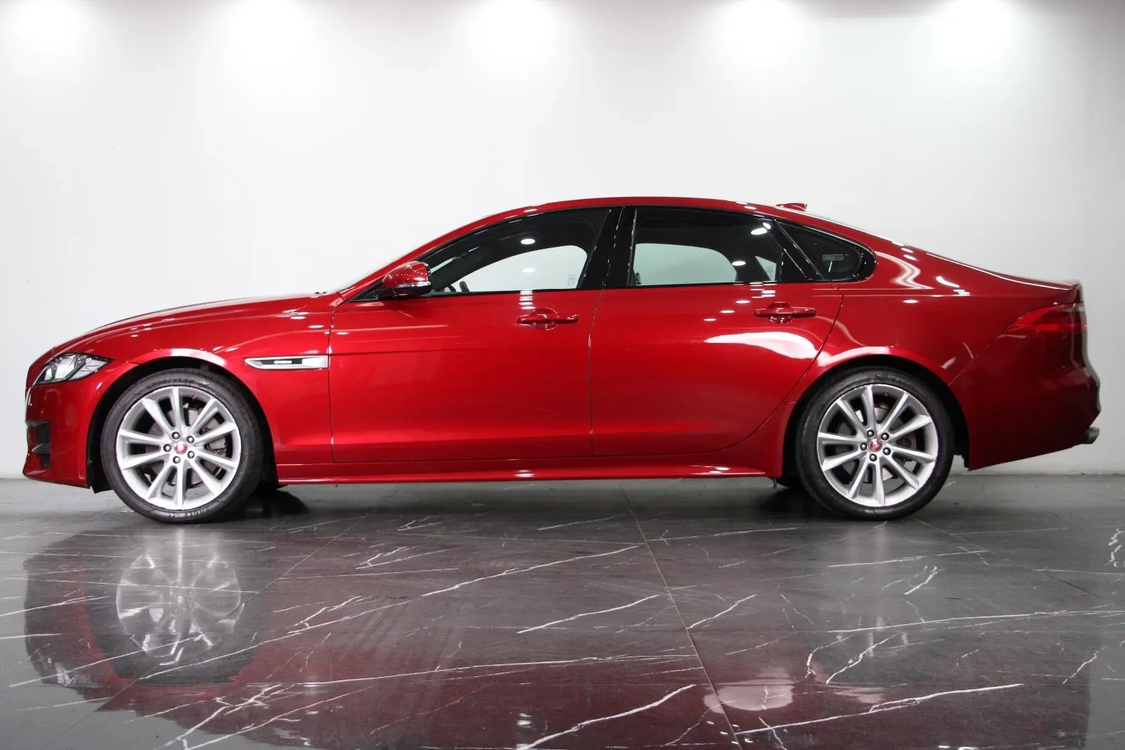 Jaguar-XF-20d R-Sport