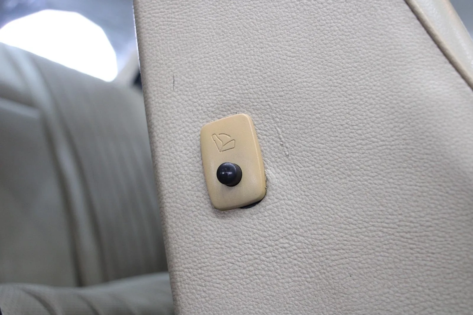 Mercedes-Benz-280CE-