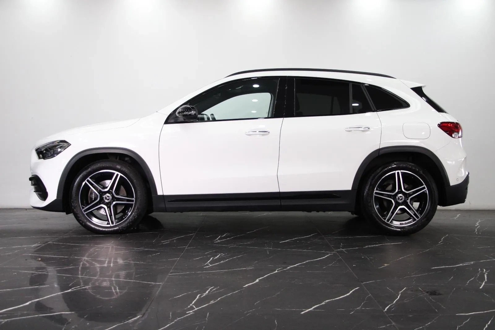 Mercedes-Benz-GLA-Class-GLA200