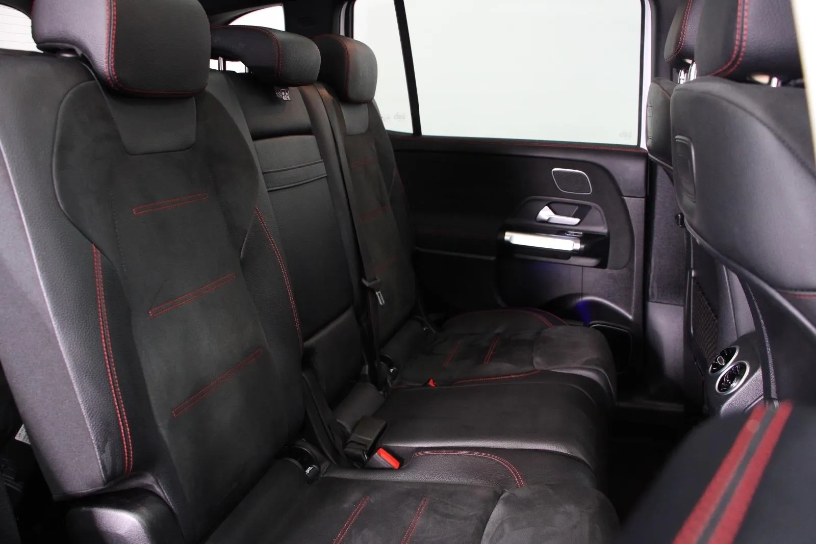 Mercedes-Benz-GLB-Class-GLB250