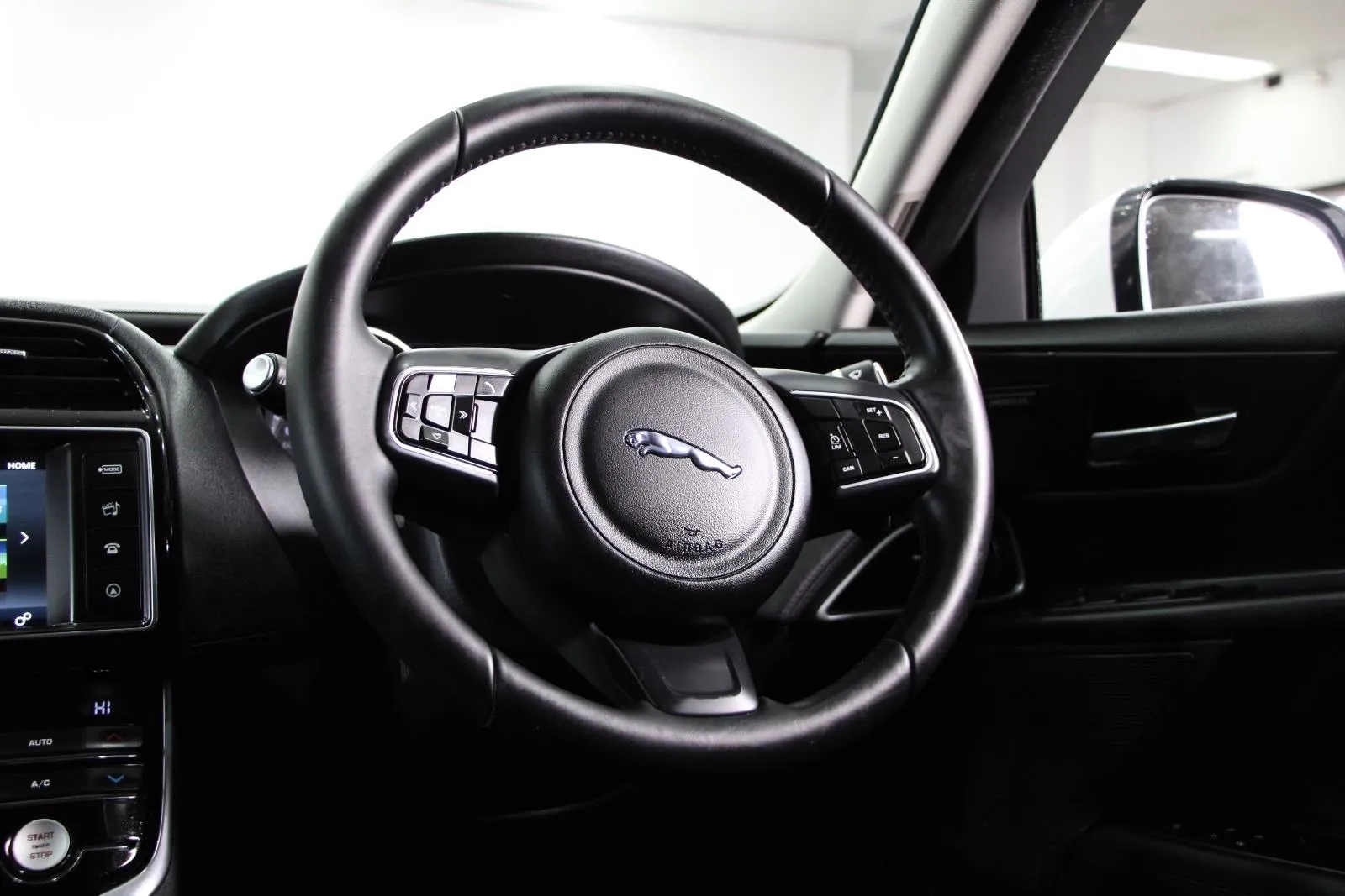 Jaguar-XE-25t Prestige