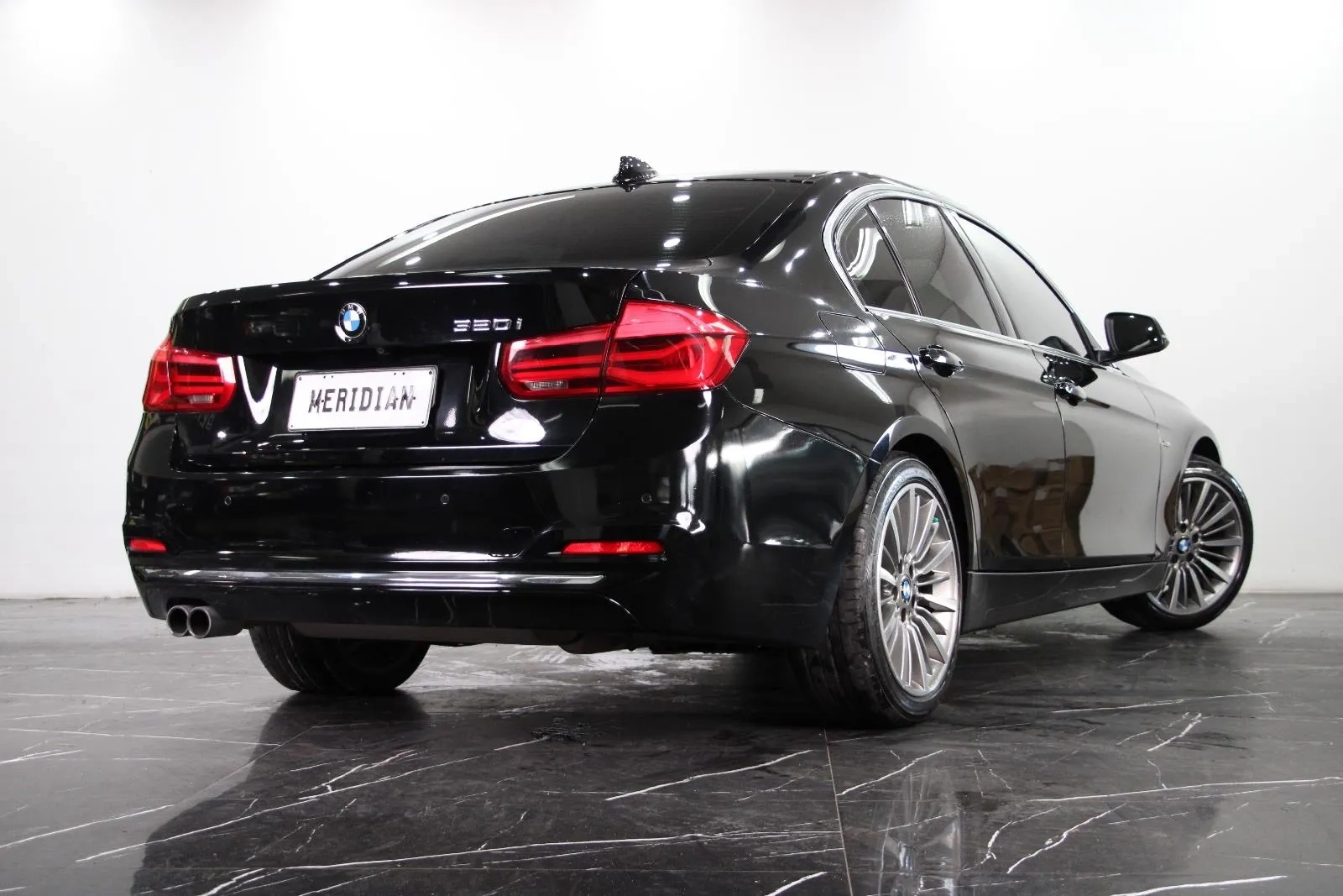 BMW-3 Series-320i Sport Line