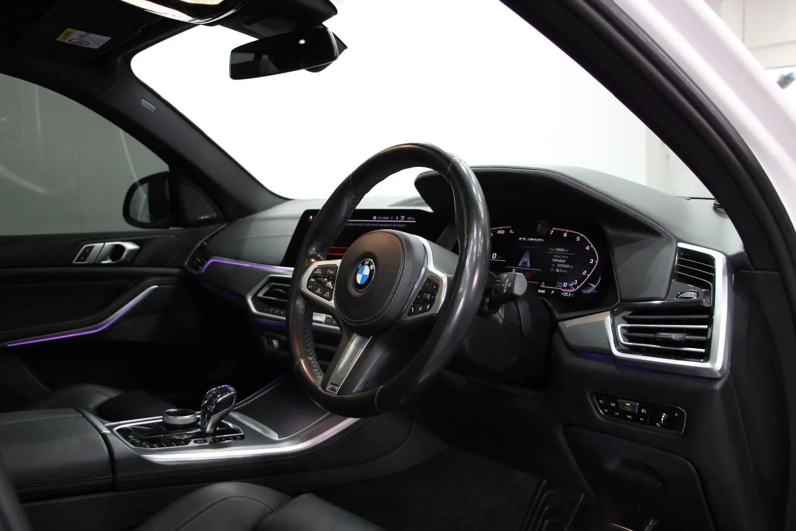 BMW-X5-M50i