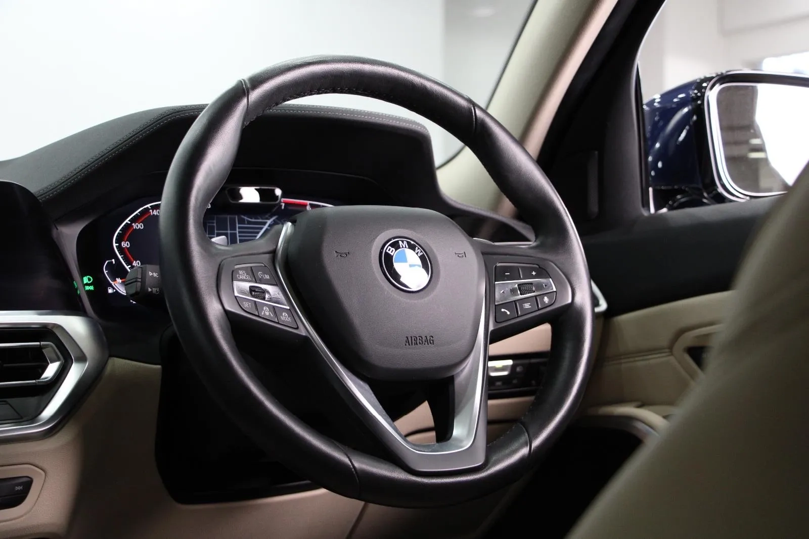 BMW-3 Series-330i Luxury Line