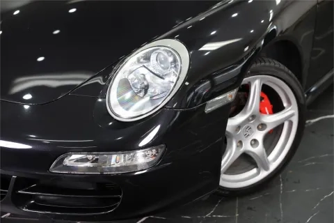 911