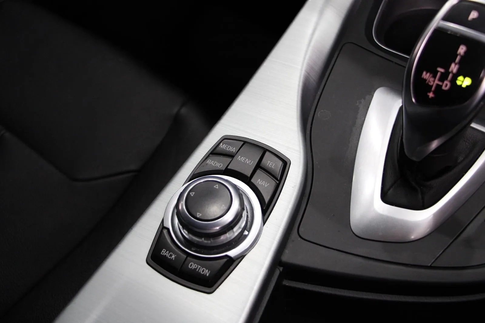 BMW-3 Series-320i Sport Line