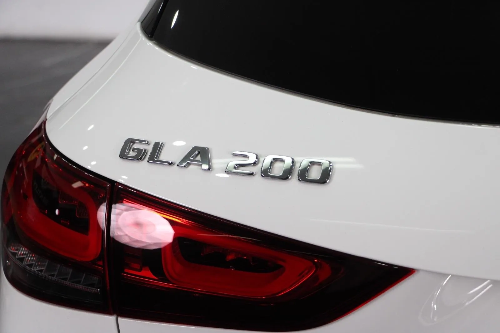 Mercedes-Benz-GLA-Class-GLA200