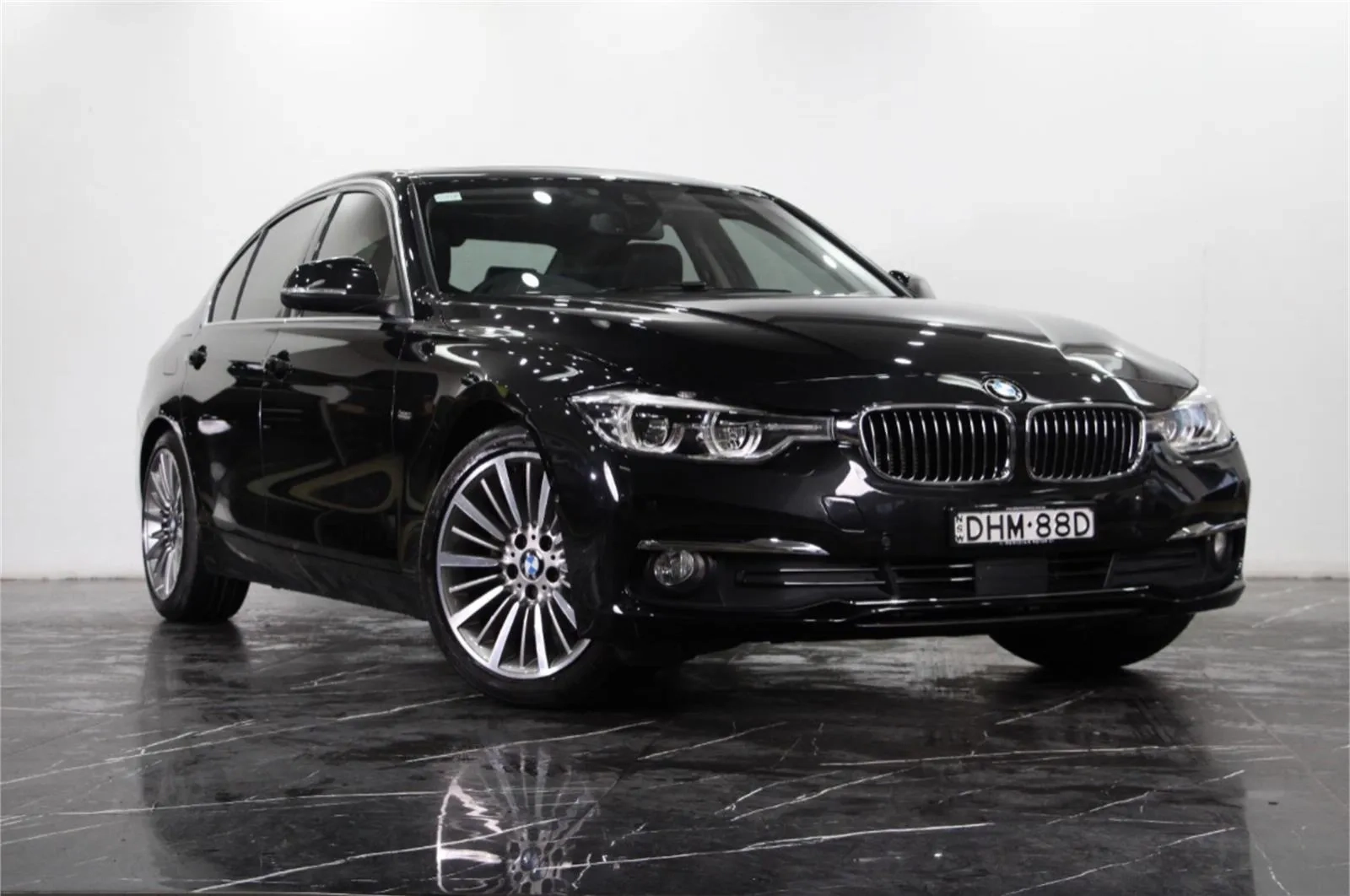 BMW-3 Series-320d Luxury Line