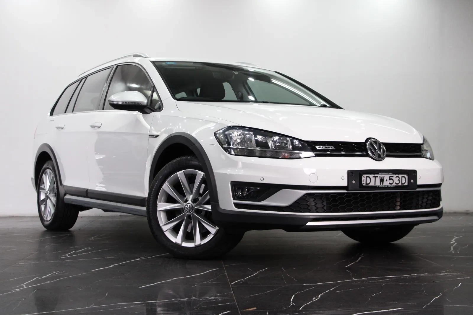 Volkswagen-Golf-Alltrack 132TSI