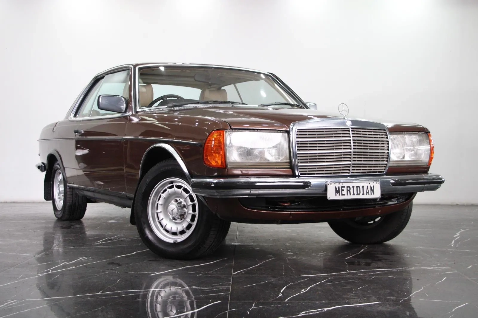 Mercedes-Benz-280CE-