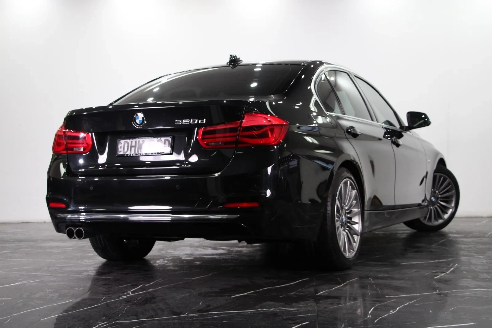 BMW-3 Series-320d Luxury Line