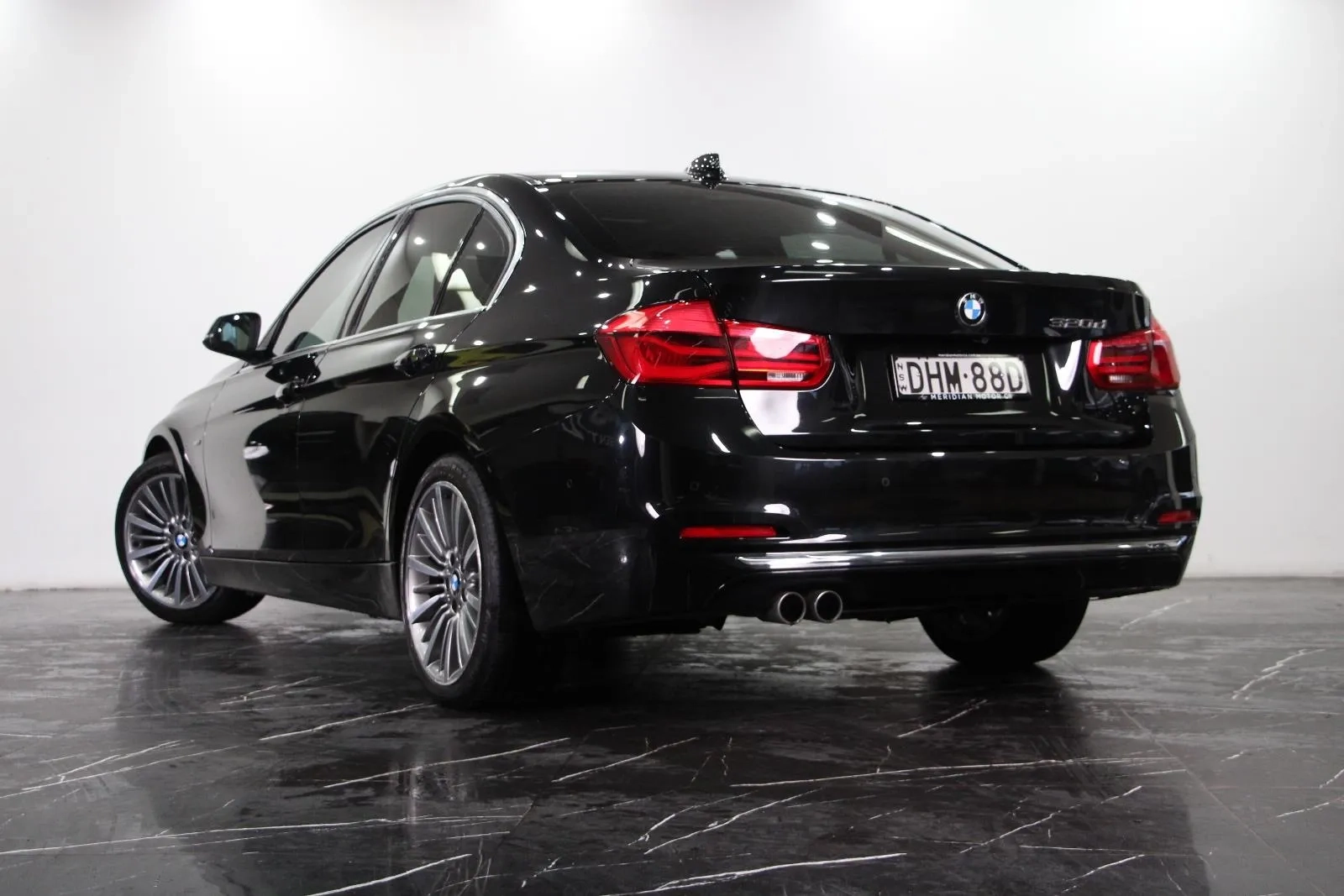 BMW-3 Series-320d Luxury Line