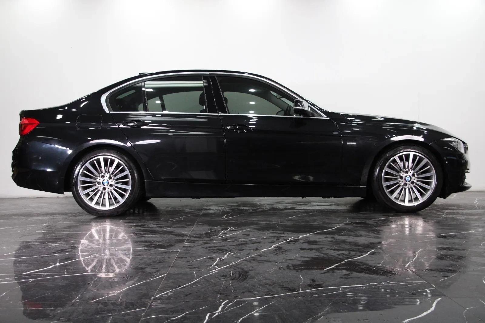 BMW-3 Series-320d Luxury Line